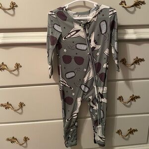 Posh Peanut Convertible sleeper 6-9 EUC